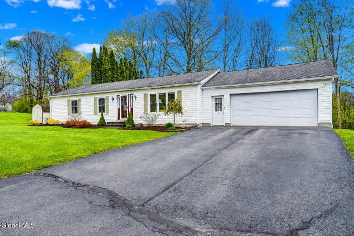 4 Falcon Crest Drive, Johnstown, NY, photo 2