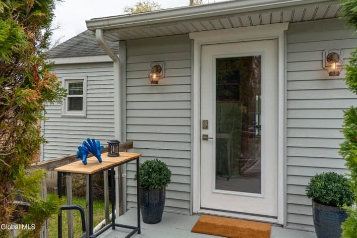 23 Poe Road, Saratoga Springs, NY, photo 5
