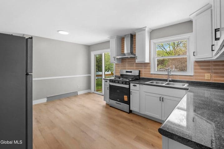 115 S Arrow Street, Schenectady, NY, photo 4