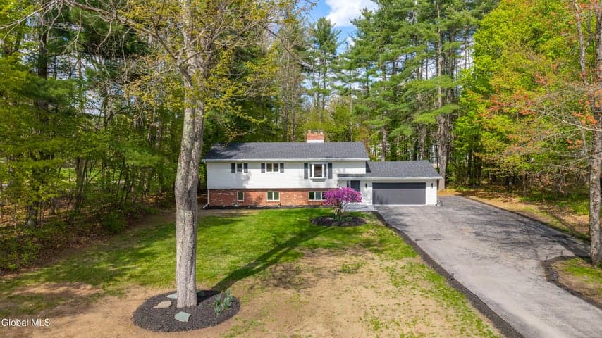 2 Carefree Lane, Wilton, NY