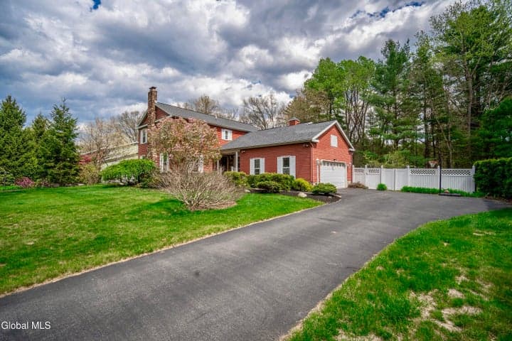 13 Royal Oak Drive, Clifton Park, NY, photo 2