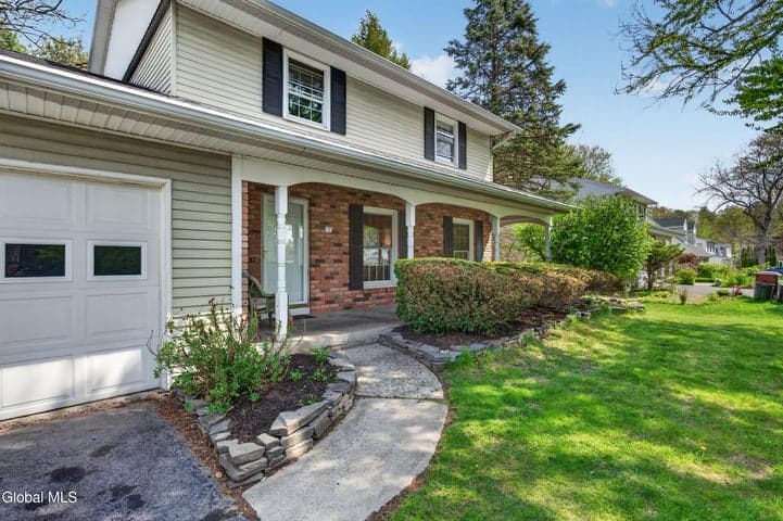 12 Carolanne Drive, Delmar, NY, photo 2