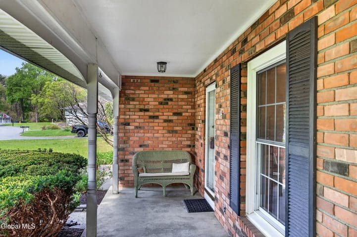 12 Carolanne Drive, Delmar, NY, photo 3
