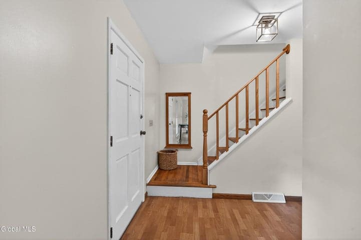 12 Carolanne Drive, Delmar, NY, photo 4