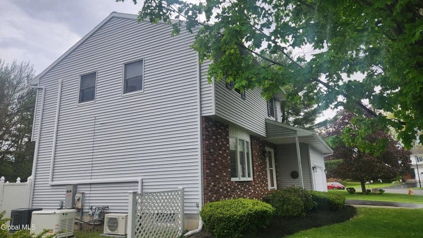 7 Berkshire Drive, Colonie, NY, photo 2