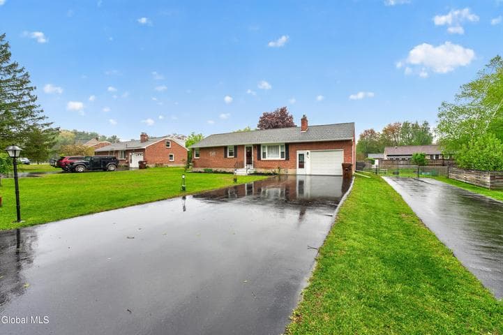 104 Marjorie Drive, Guilderland, NY, photo 2