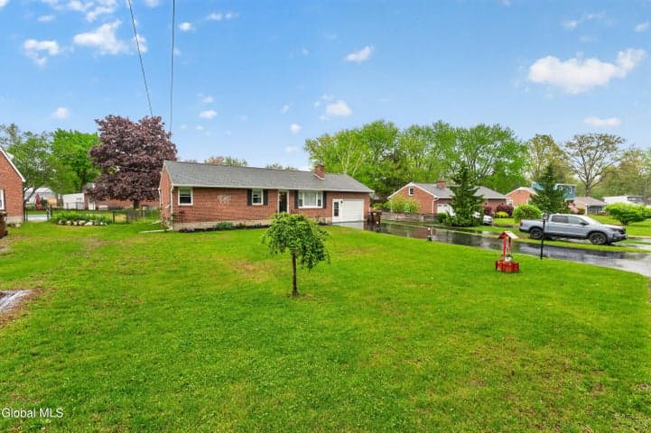 104 Marjorie Drive, Guilderland, NY, photo 3