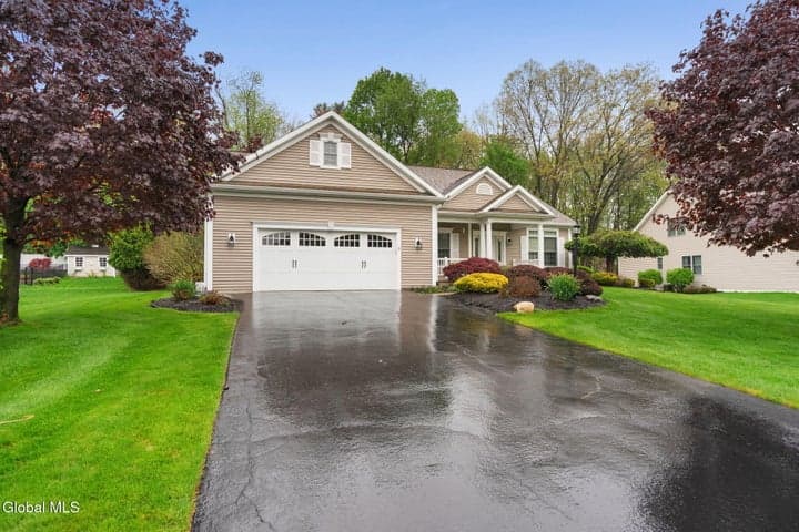 5 Brighton Drive, Clifton Park, NY, photo 2