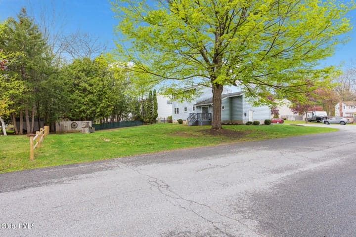 3 Frederick Drive, Saratoga Springs, NY, photo 5