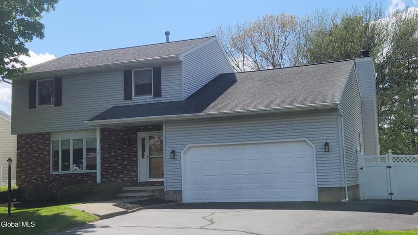 7 Berkshire Drive, Colonie, NY, photo 1
