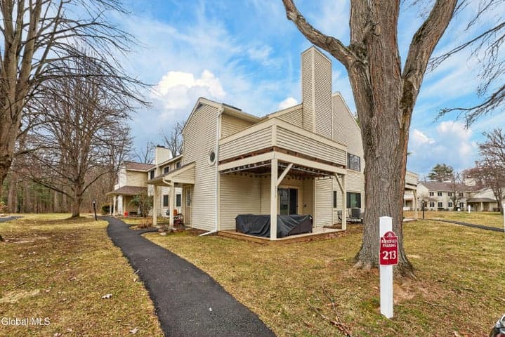 213 Grenadier Court, Halfmoon, NY, photo 1