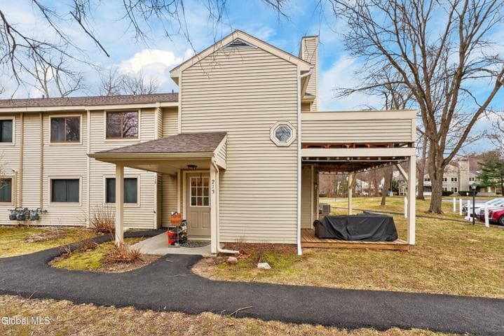 213 Grenadier Court, Halfmoon, NY, photo 3