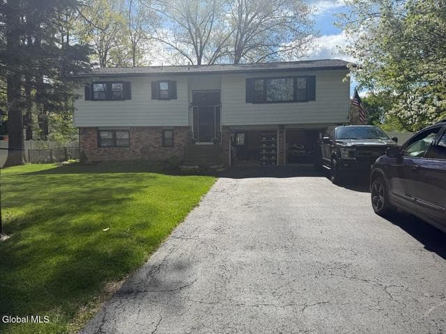 7 Ponderosa Drive, Voorheesville, NY