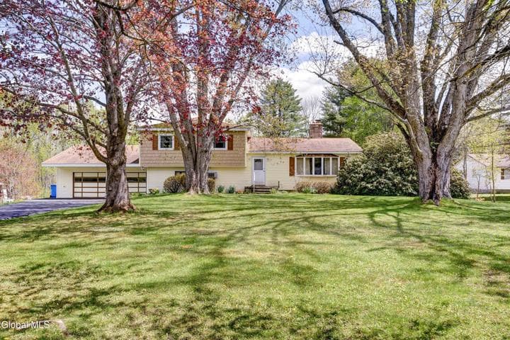 905 Midline Road, Perth, NY