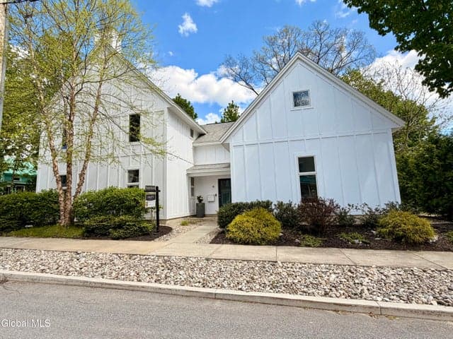 18 Granite Street, Saratoga Springs, NY, photo 2