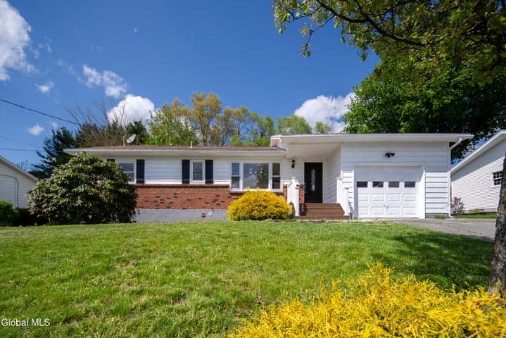 22 Verdi Boulevard, Latham, NY, photo 1
