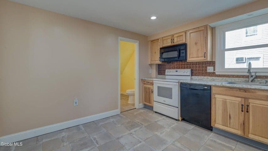 37 E 8th Avenue, Gloversville, NY, photo 5