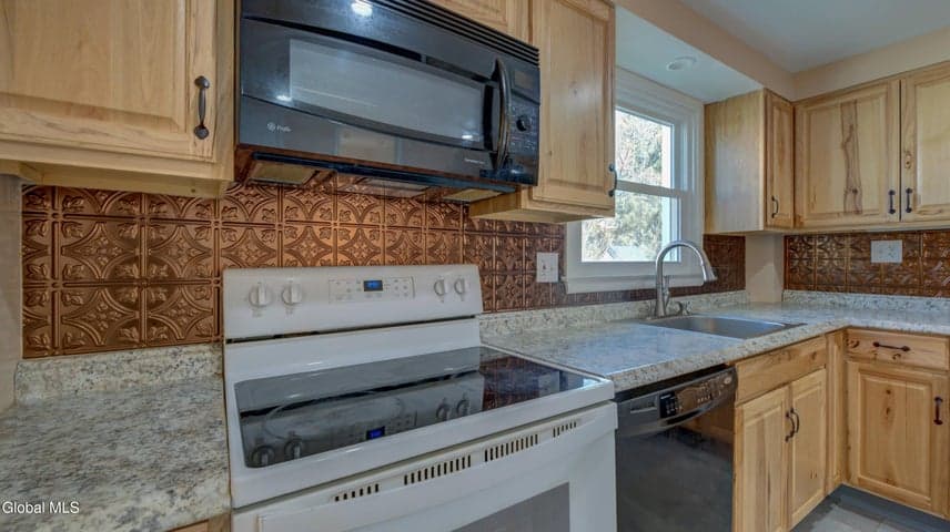 37 E 8th Avenue, Gloversville, NY, photo 4