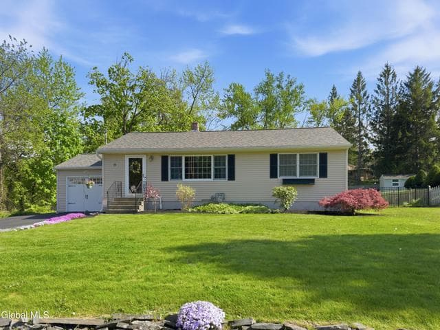 15 Homestead Drive, Latham, NY, photo 2