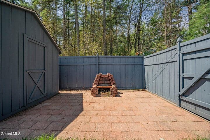 2 Queen Ann Court, Queensbury, NY, photo 4
