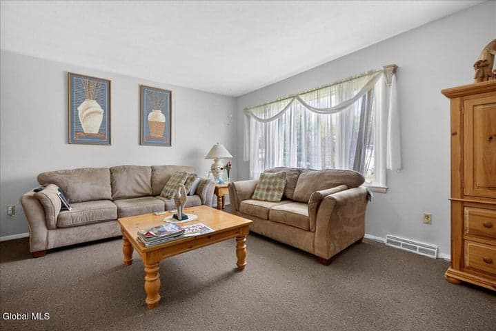 5 Deer Path Drive, Colonie, NY, photo 2