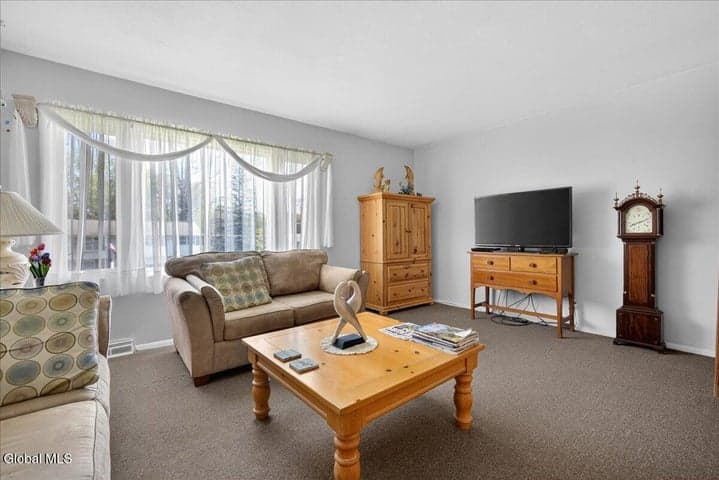 5 Deer Path Drive, Colonie, NY, photo 3