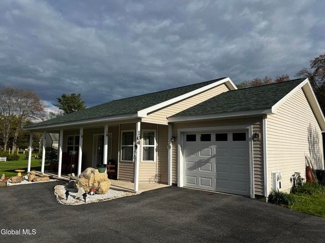 104 Cronin Road, Queensbury, NY, photo 2
