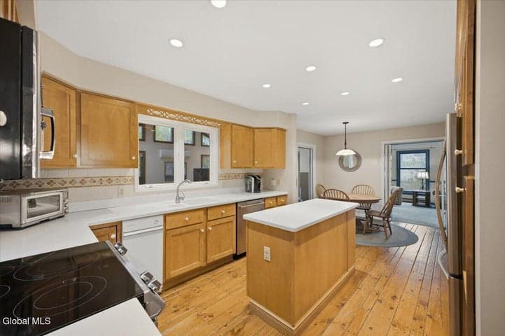 18 Revere Road, Queensbury, NY, photo 5
