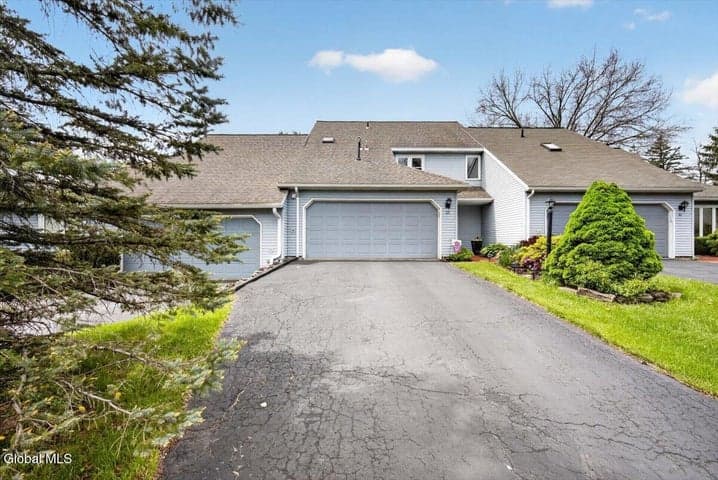 63 Constitution Court, Glenmont, NY, photo 1