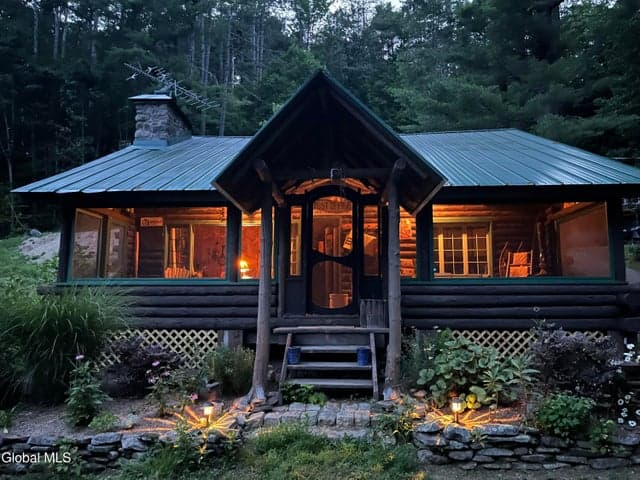 146 Smith Beach Road, Northampton, NY