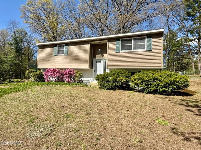 8 Kimberly Lane, Moreau, NY, photo 2