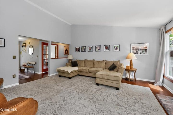 606 Top Ridge Drive, Guilderland, NY, photo 3