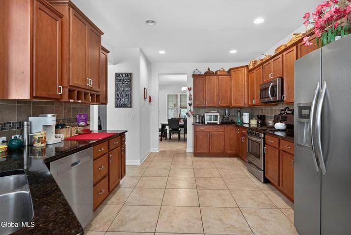 12 Carrington Court, Clifton Park, NY, photo 3