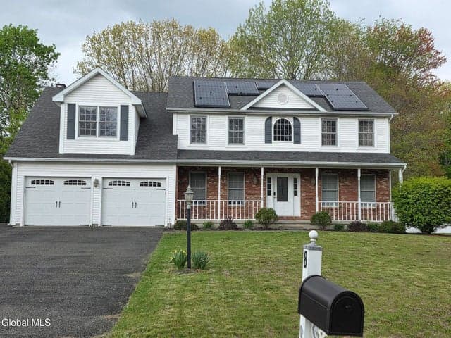 8 Spruce Street, Clifton Park, NY