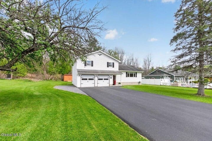 11 Dania Drive, Hagaman, NY, photo 3