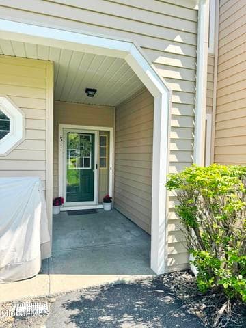 1511 Hampton Place Boulevard, North Greenbush, NY, photo 2