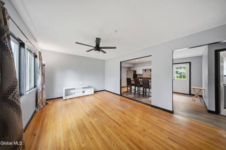 4 Earl Lynn Court, Cohoes, NY, photo 3