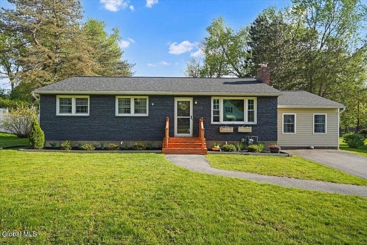 4 Wilson Drive, Glenville, NY, photo 1