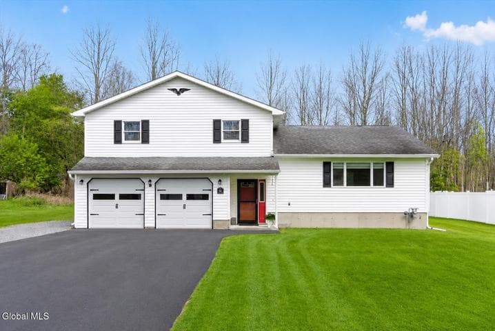 11 Dania Drive, Hagaman, NY, photo 1