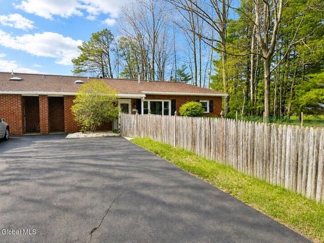 8B Lacosta Drive, Clifton Park, NY, photo 3
