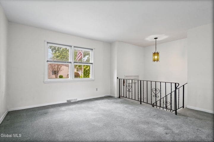 28 Corliss Avenue, East Greenbush, NY, photo 2