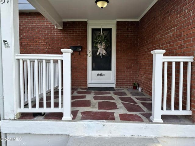 31 Point View Drive, East Greenbush, NY, photo 2