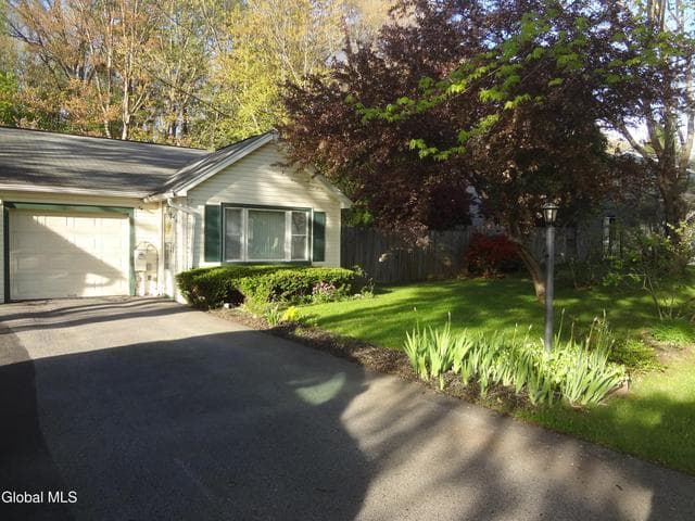 21A Woodcliffe Drive, Clifton Park, NY, photo 2