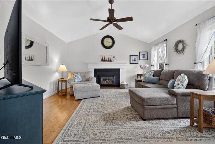 20 Aberdeen Way, Wilton, NY, photo 3
