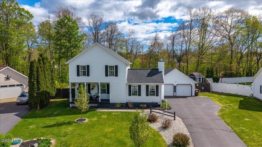 20 Aberdeen Way, Wilton, NY, photo 1