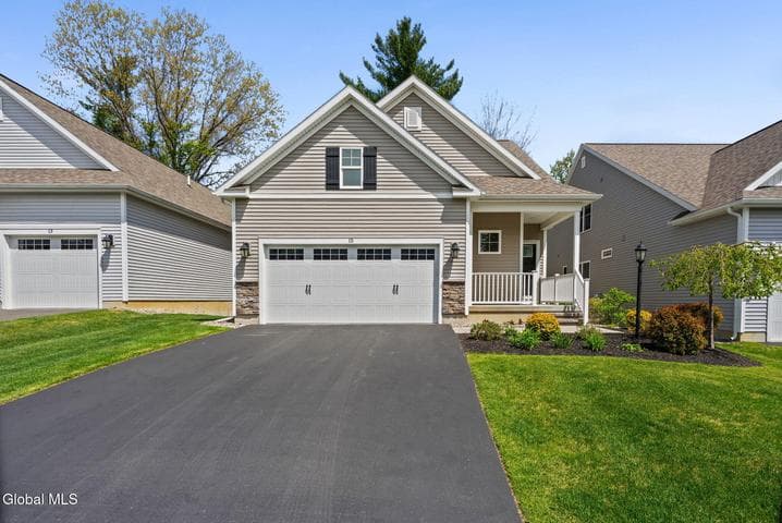 15 Bradley Circle, Halfmoon, NY, photo 2