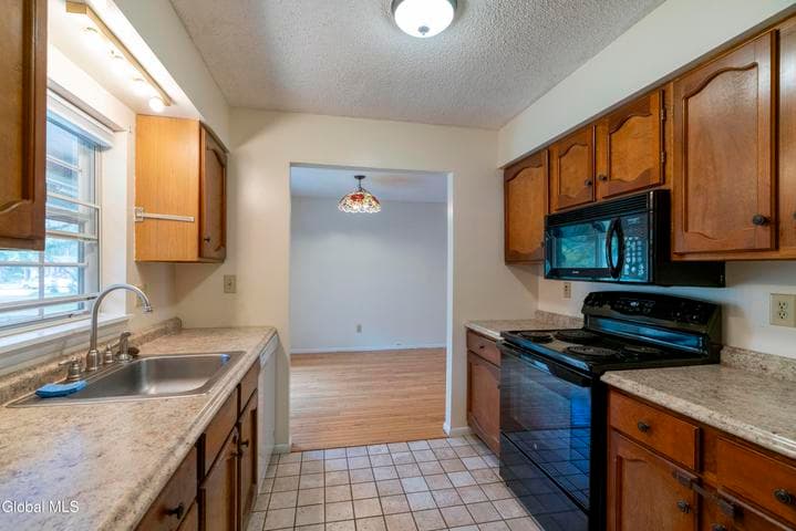 29 Quail Court, Saratoga Springs, NY, photo 4