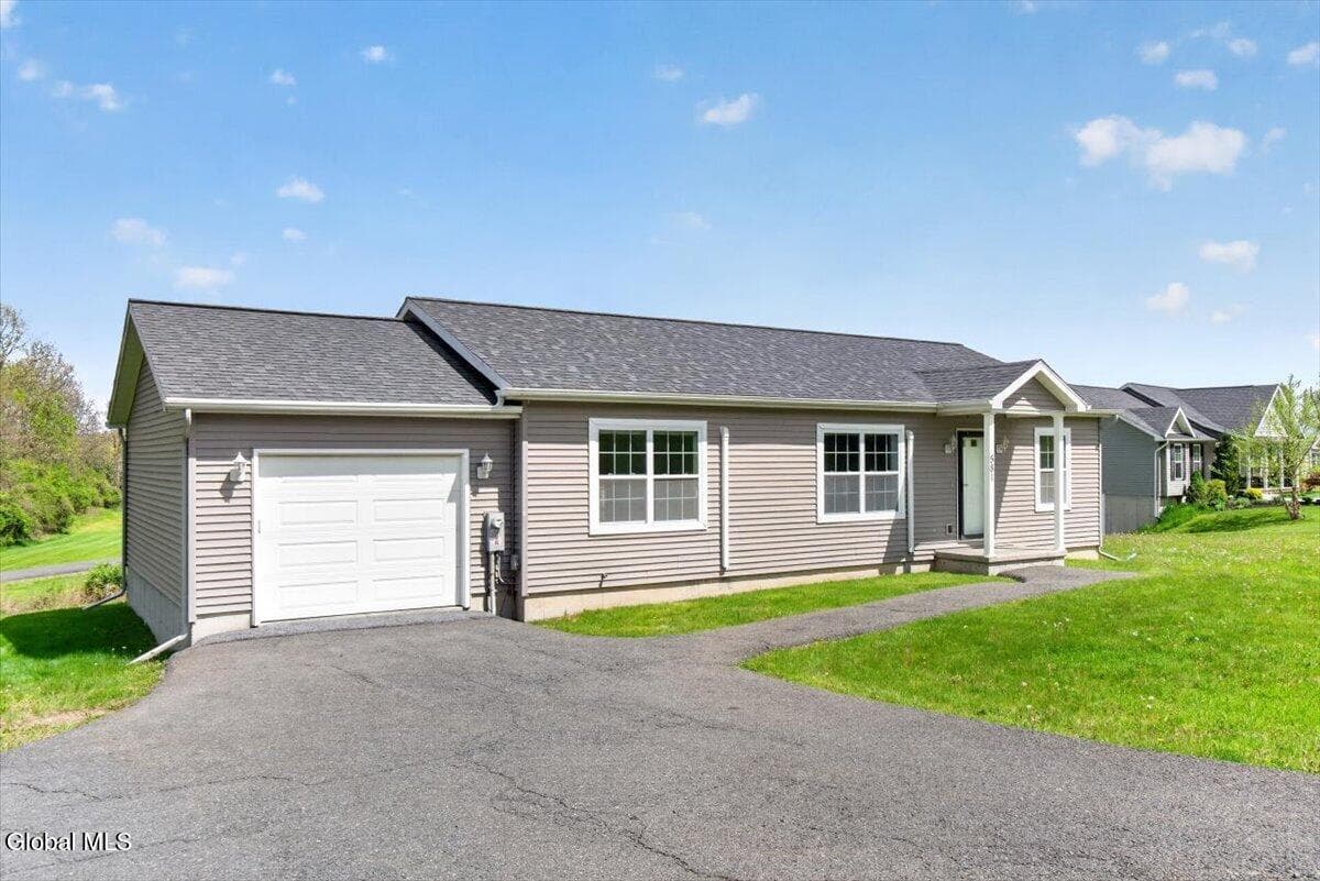 581 Pinewoods, Brunswick, NY, photo 2