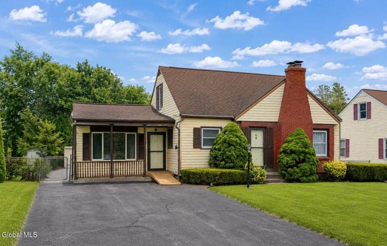 31 Saint George Place, Colonie, NY, photo 1