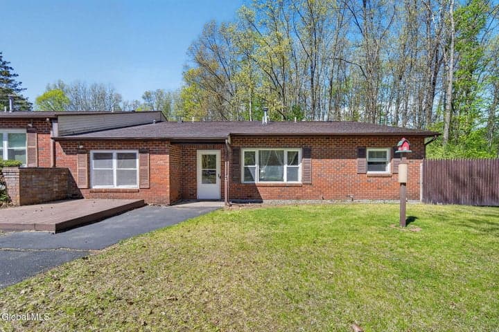 6B Deer Creek, Clifton Park, NY, photo 1